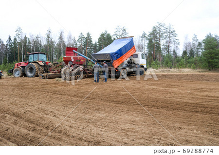 Sowing unit, combine harvester, seeder, tractor 69288774