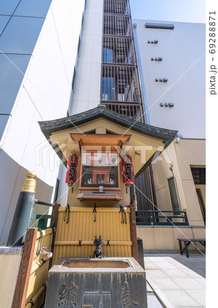 日本の東京都市景観　日本橋人形町の大観音寺 69288871