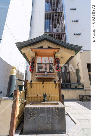 日本の東京都市景観　日本橋人形町の大観音寺 69288872