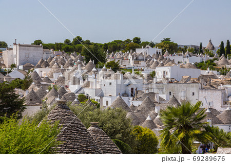 イタリア　アルベロベッロのトゥルッリ 69289676