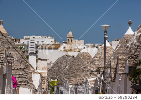 イタリア　アルベロベッロのトゥルッリ 69290234