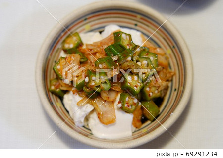 豆腐のオクラとキムチ和えのせ 豆腐のオクラとキムチ和えのせ 69291234