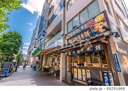 日本の東京都市景観 日本橋の人形町通りの商店街などを望む 日本の東京都市景観 日本橋の人形町通りの商店街などを望む 69291968