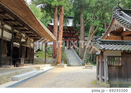 牛伏寺 如意輪堂と仁王門 長野県松本市 牛伏寺 如意輪堂と仁王門 長野県松本市 69293300