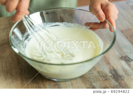 レアチーズケーキを作る工程　レシピ　手元 69294822