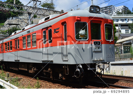 神戸電鉄有馬 三田線 長田駅付近を走る三田行普通電車の写真素材