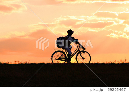 野球少年と夕焼け 野球少年と夕焼け 69295467