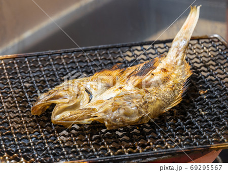 あらかぶの干物、七輪で炭火焼 あらかぶの干物、七輪で炭火焼 69295567