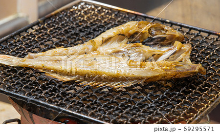 あらかぶの干物、七輪で炭火焼 あらかぶの干物、七輪で炭火焼 69295571