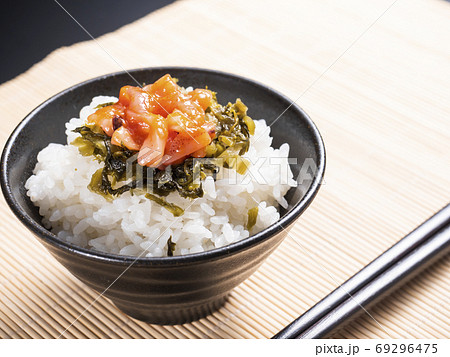 いか明太子高菜漬のせごはん 69296475