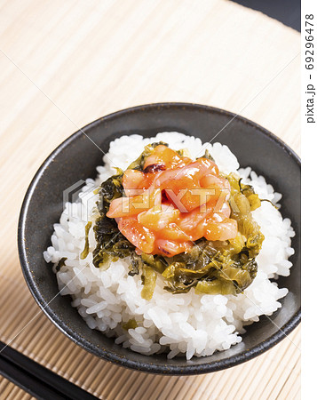 いか明太子高菜漬のせごはん 69296478
