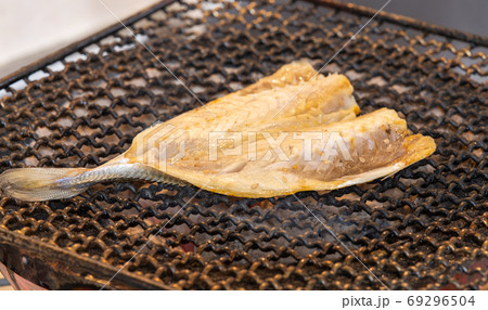 あじ白みりん干物、七輪で炭火焼 あじ白みりん干物、七輪で炭火焼 69296504