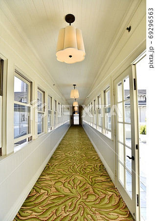 ハワイの休日 69296563