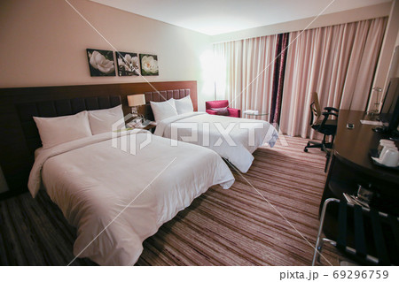 高級ホテルのベッドルーム 69296759