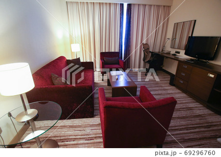 高級ホテルの居間 69296760