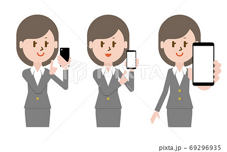 スマートフォンを操作するOL・ビジネスウーマン 69296935