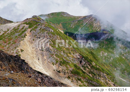 御嶽山の継子岳方面の尾根 御嶽山の継子岳方面の尾根 69298154
