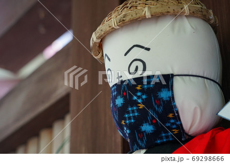 マスクをしたカカシ 69298666