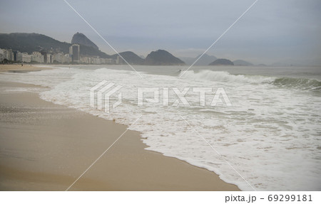Rio de Janeiro, Brasil- February 28, 2020: Citizens swim and sunbathe on the beach of Copacabana 69299181
