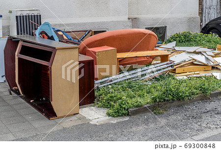 Bulky waste with cupboards, a sofa and furniture  69300848