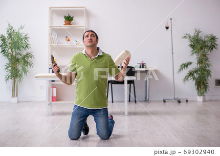 Young man waiting for doctor in the clinic Young man waiting for doctor in the clinic 69302940