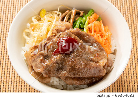 ビビンバ風焼肉丼。 69304032