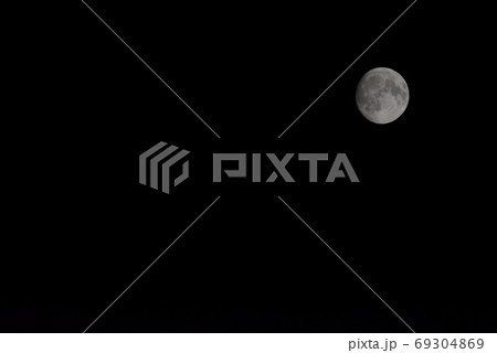 少しかけた月 69304869