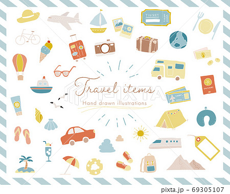 旅行の手書きのイラストのセット おしゃれ 旅 トラベル 観光 レジャー 夏 冬 かわいいのイラスト素材