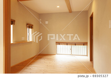 新築木造家屋の部屋 新築木造家屋の部屋 69305327