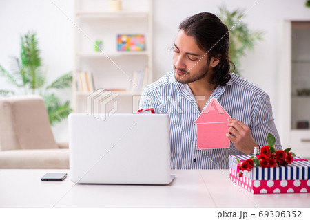 Successful young man doing marriage proposal via internet 69306352