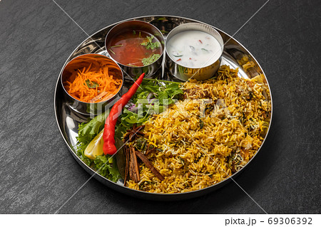 インド料理　ビリヤニ　Biryani is a typical Indian mixed rice 69306392