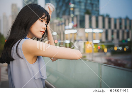 ビジネス ビジネスウーマン 外勤 69307442