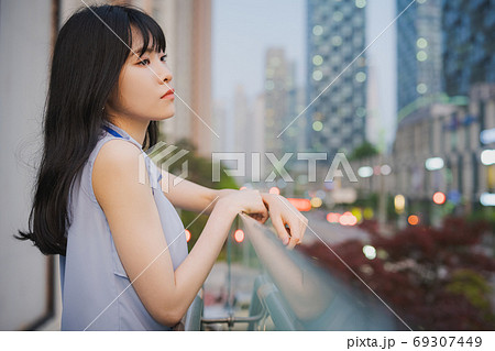 ビジネス ビジネスウーマン 外勤 69307449