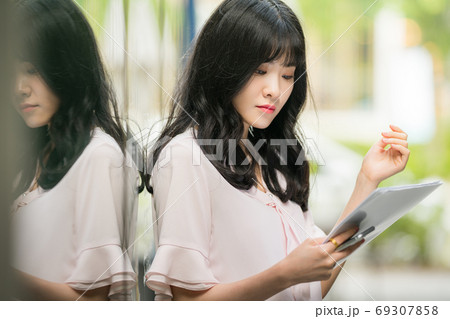 ビジネス ビジネスウーマン 外勤 69307858