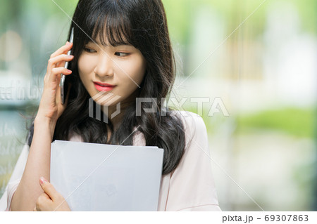 ビジネス ビジネスウーマン 外勤 69307863