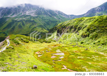立山 血ノ池と雄山方面 立山 血ノ池と雄山方面 69308663