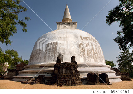 The Alahana Parivena in Polonnaruwa (ancient Sri Lanka's capital The Alahana Parivena in Polonnaruwa (ancient Sri Lanka's capital 69310561