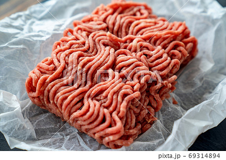 minced meat on cooking paper and stone tray 69314894