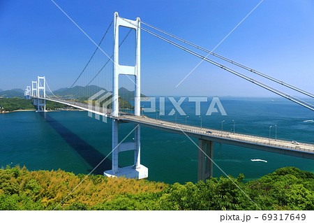 【愛媛県】晴天下の来島海峡大橋 69317649
