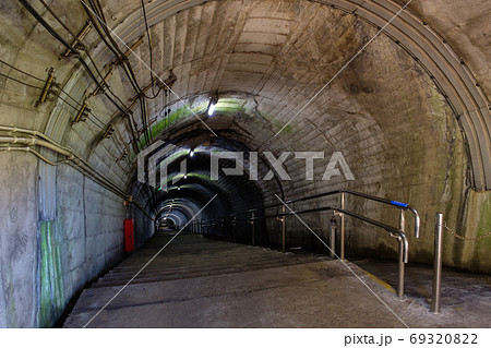 筒石駅:ホームと地上を繋ぐ階段 筒石駅:ホームと地上を繋ぐ階段 69320822