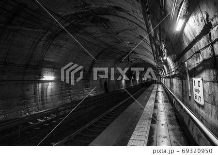 筒石駅:ホーム(モノクロ) 筒石駅:ホーム(モノクロ) 69320950
