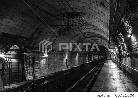 筒石駅:ホーム(モノクロ) 筒石駅:ホーム(モノクロ) 69321004