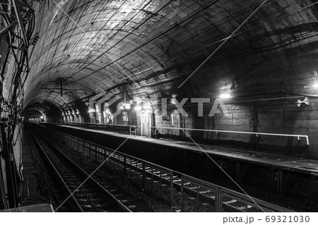 筒石駅:ホーム(モノクロ) 筒石駅:ホーム(モノクロ) 69321030