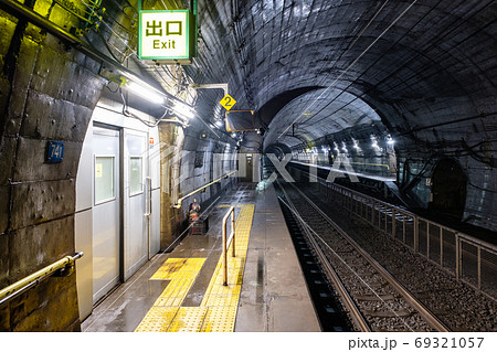 筒石駅：ホーム 69321057