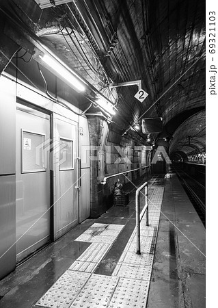 筒石駅:ホーム(モノクロ) 筒石駅:ホーム(モノクロ) 69321103
