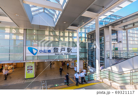 日本の川崎都市景観　小田急　登戸駅などを望む 69321117