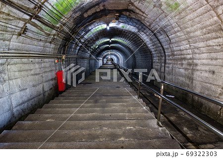 筒石駅:ホームと地上を繋ぐ階段 筒石駅:ホームと地上を繋ぐ階段 69322303