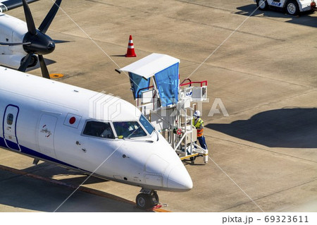 空港の風景 駐機中の飛行機 宮城県名取市 空港の風景 駐機中の飛行機 宮城県名取市 69323611