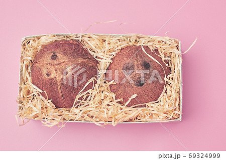 in a box coconut on a pink background isolate, copyspace, layout 69324999