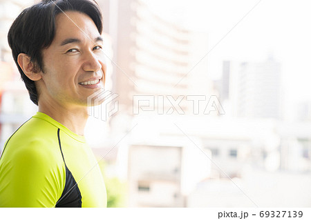 ミドル男性　フィットネスイメージ 69327139